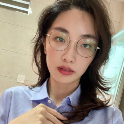 30多岁银行打工人,工作压力大生活很枯燥,还好发现了这里,当个可以随意分享的树洞。希望能在激情与事业之间找到平衡,找到一起寻找刺激的人!非诚勿扰,26岁以下勿扰!礼貌的私信都会回复的~