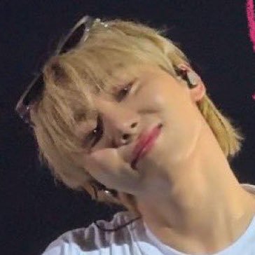 ladypajaras's profile picture. i only keep myself this sick in the head cause i know how the words get you (off) 💗🦦🦔