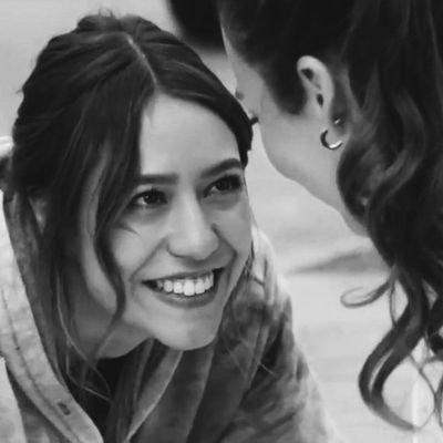 No sé pero me encantas. 20/12/2019 🍰💞 #Juliantina Me gustai, me encantai #Karinacia
Wattpad: Bailas Conmigo? // Todo me lleva a ti // En otra vida