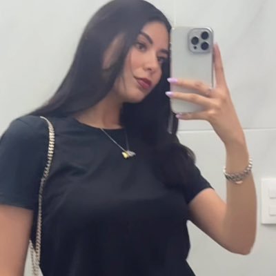 paolacardiel3's profile picture. La luz de la tarde nos une.