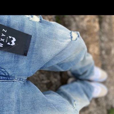 003Stoner's profile picture. peace ✌, love and hooking with different class of people all across the world 🌎