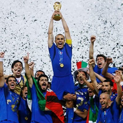 عاشق ريال مدريد . و منتخب إيطاليا ben 🇹🇷seviyorum ونادي الهلال عشقي