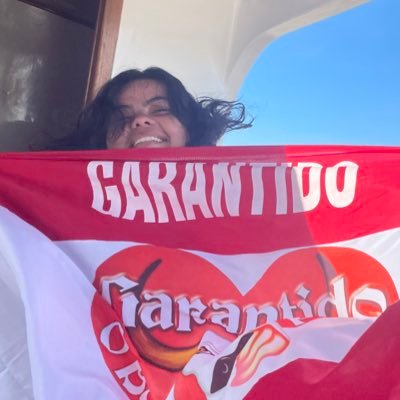Meu nível de otakice é vergonhosamente alto pra minha idade. Perreché da baixa e adepta ao poserismo cult. Não ironicamente, funcionária das Nações Unidas.