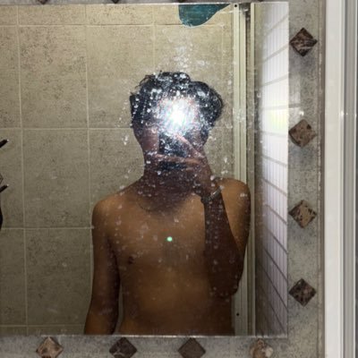 Una quesadilla contando su día a día, con varias quejas de por medio.
Tu psiconene de confianza
besitos pa todos corazón pa otros tantos
Ig: @chokis_con_chokmil