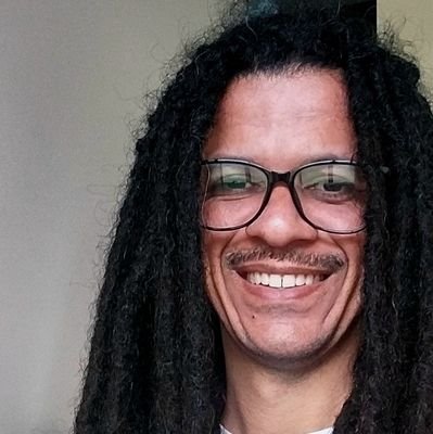Geógrafo e doutorando em Ciências Sociais