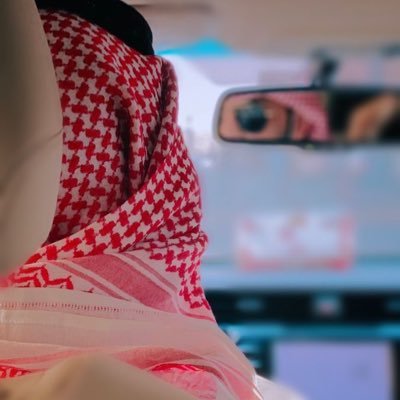 sfrqtr8's profile picture. "عسى الحزين اللي همومه طوابير  تمدّ له ضحكات الأيّـام .. يدها"