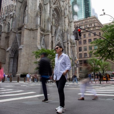 Especialista en comunicación corporativa y estratégica, énfasis en relacionamiento y contratación pública. Magna Cruz Bolivariana a la labor periodística 2017🎖