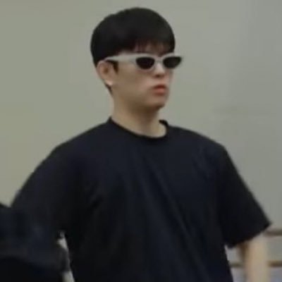 선생님 | stay OT8 pero se me voltea por seungmin y Hyunjin | multifandom
