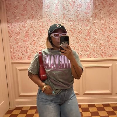 Owner of The Social Hive - I get busy on social media so brands/businesses don’t have to. | ALL BLACK LIVES MATTER | NC State Alumna | IG: thebusybre