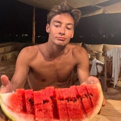 occasionalRae's profile picture. 55 63 81