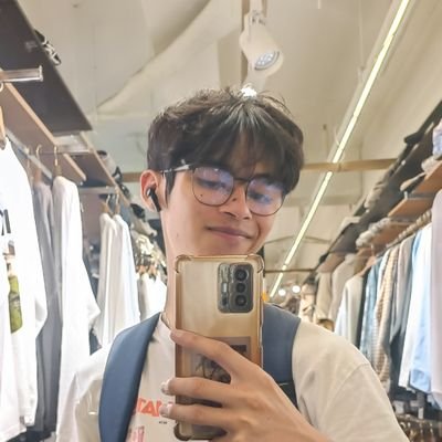 @SplatoonJP Competitive Player | The French Dapple !
Asian 🇰🇭 Model | 22 YO
| Photographe et Vidéaste | 🏐 VOLLEYBALL