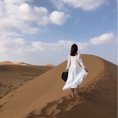 Fascinated by the tranquility and vastness of the desert, the wind and light and shadow paint the most beautiful scenery, and freedom is hidden in the gold.