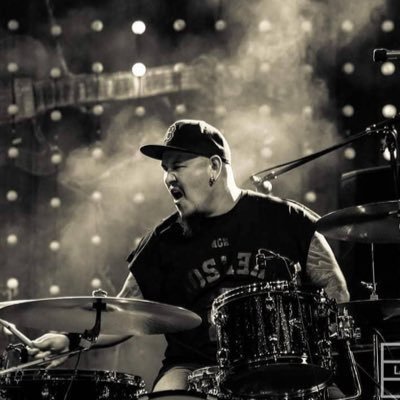 pompeanichat's profile picture. music /band