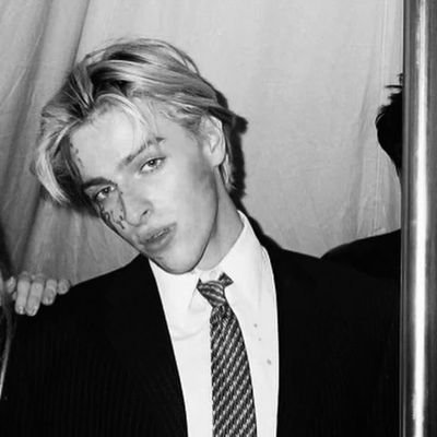 f4_tu2s's profile picture. 