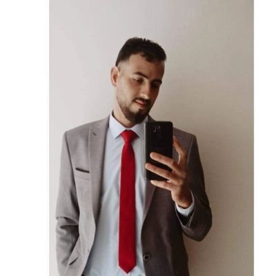 ليسانس حقوق 🎓 باحث في القانون العام_محامي ⚖️ وإنيِ ضعيفٌ إن كُنتُ وحدي وإنيِ قويٌ بِربْ السّماءَ ❤️💫 قُل إن صلاتي ونسكي ومحياي ومماتي لله رب العالمين 🤍
