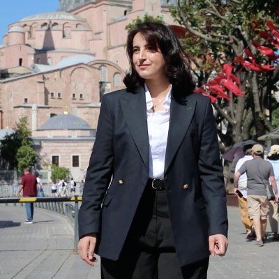 Journalist,Reporter From Tunisia 🇹🇳
أحب البلاد كما لا يحب البلاد أحد ♥️🕯
