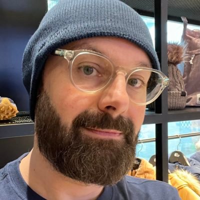 danielpucwb's profile picture. curitibaner intj reclamo muito do clima, avacalhado pelo algoritmo passageiro 4.88. no donation no salvation