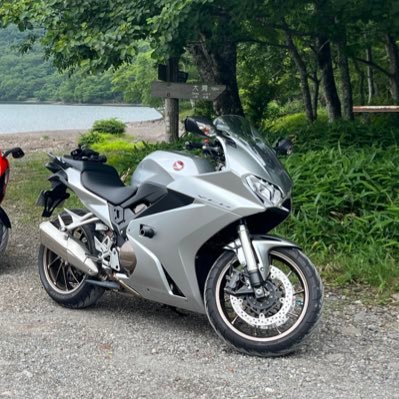VFR800F(‘17)に乗ってます!人間(’01)シャコタンにつきローポジション愛好家 極度の方向音痴 ツーリング誘ってください!無言フォローすみません。スキーが好きです。カメラもしてます。FUJIFILM X-T3