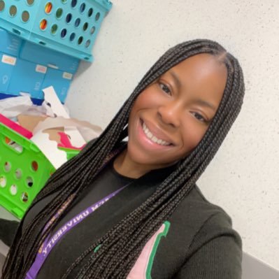glowinlit's profile picture. |Lover of Literacy|Instructional Specialist |💕💚|