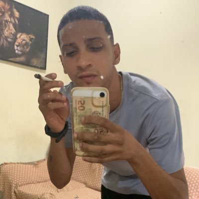 fé em deus e nas criança 🙌 mãe a senhora e uma rainha. 👑🥰❤️ Reii do c70.🎈🎰.
Saudades dos cria 🤬💔🥀