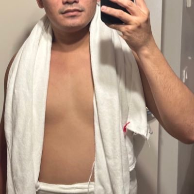 antondxb0's profile picture. Top side only