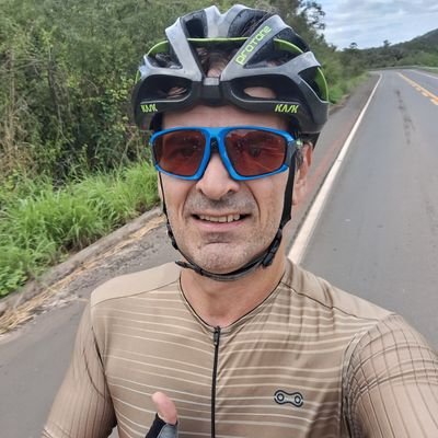 Ciclista e aficionado por ciclismo 🚴♂️
Na Twitteresfera: BOM bate-papo | Marido, Pai, Filho | #ciclismo