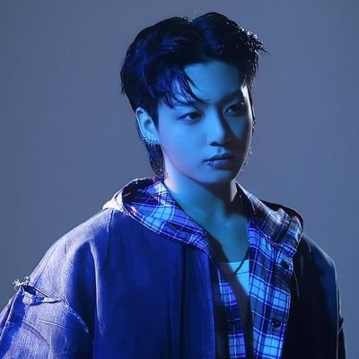 writejinie's profile picture. 📌no bishes | I’m not smart, I just wear glasses| U will see all the rts and lil funny twts here |