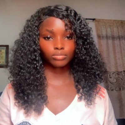 Tokevibes's profile picture. I’m just a girl 💅💖✨