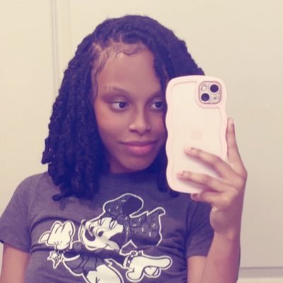 poptartmone's profile picture.