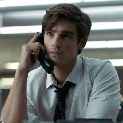 snowycollar's profile picture. | Richard Grayson's PR manager | he/they 26 |