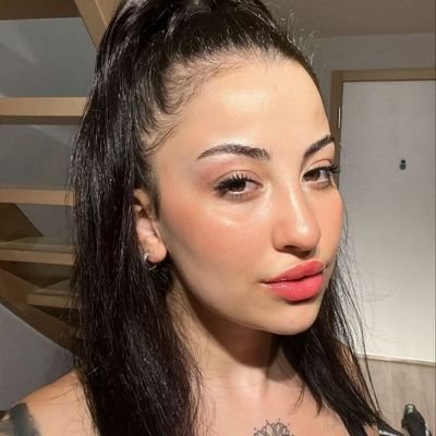 CharlotteB68470's profile picture. 