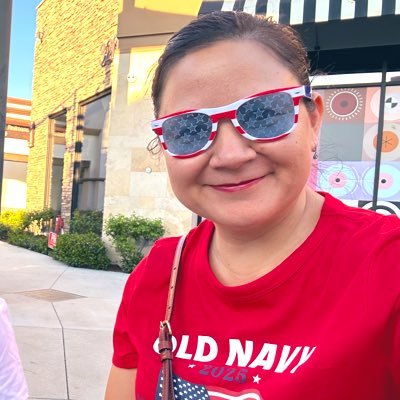 lianan's profile picture. Mom, wife, proud American 🇺🇸