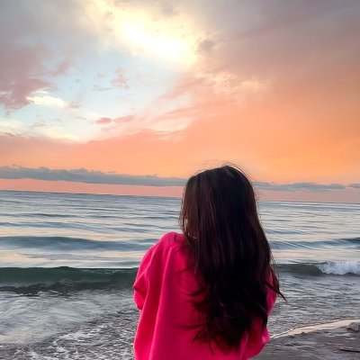 Life is simple. I'm 41 years old and single. I don't have a partner. I need friends who aren't fake.😂🧡