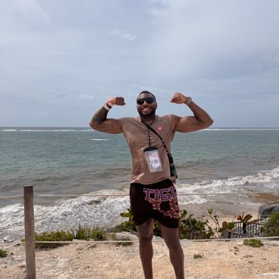 Soldier: Gym Rat: SU Alumnus LSUS Alumnus @IG __mistermister