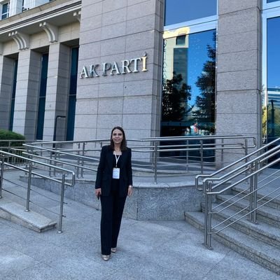 Ak Parti Güroymak İlçe Kadın Kolları Başkanı
🇹🇷
D. Ü🎓
Physical education teacher 🎗️
Swimming 🏊♀️Badminton coach 🏸
Professional Volleyball🏐