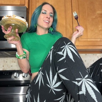 Kushkittyloves's profile picture. Soaking up sun rays & Js ☀️ and maybe putting a smile on your face 🤪 Cannabis enthusiasts 🍃 Aspiring Weed Fairy 🧚 Rave Girl 🌈 Flow Artist ✨Cosplayer 🎀 Bi