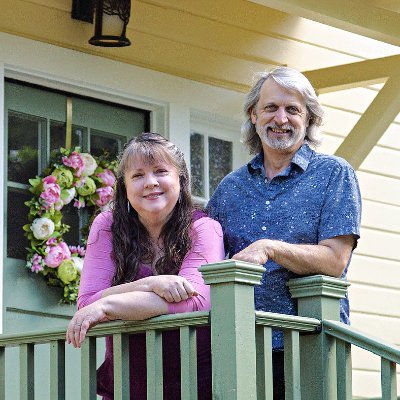 Innkeeper at Ashland’s NEW music-themed B&B, just steps from Lithia Park 🎶 | Writer, gourmet hash-slinger, deer doula, front porch harmonizer #AshlandOregon