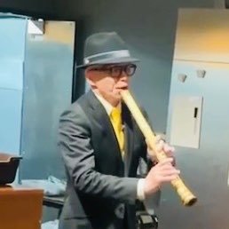 osamushakuhachi's profile picture. 銀行・食品スーパー・専門学校勤務を経て、30歳を過ぎてから通信教育で教員免許（中高英語・高校公民）を取得。 宅地建物取引士（登録済）・英検準１級。 noteでは、自分史「マイ・レヴォリューション」シリーズとして、学びと音楽、そして時代をめぐる物語を綴っています。