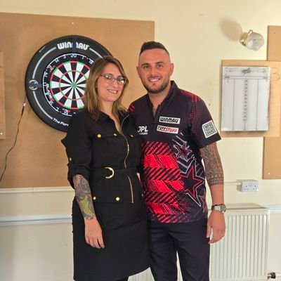 Married to @sirspikes89 😍
Proud ambassador for #AutismAwarenessInDarts 🎯
Love Darts - forever a Wadey Lady 😜
Be kind, it's not hard ❤️