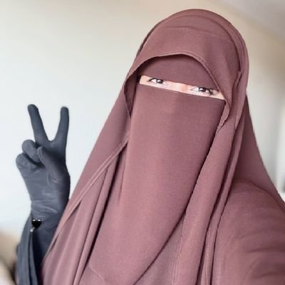واجمل منك لم ترى قط عيني 😍 واجمل منك لم تلد النساء
صلي الله عليه وسلم