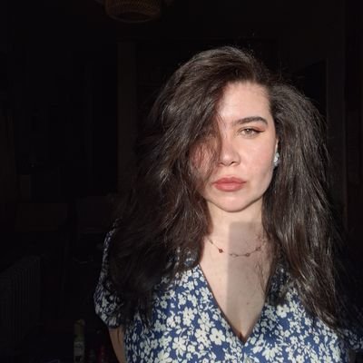 بكتب، برسم، بصور، وبقعد على الكنبة زي أي حد من سكان دول حوض البحر المتوسط