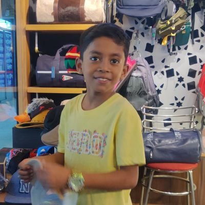 কত যে আঁধার পর্দা পারায়ে ভোর হল জানি না তা। নারঙ্গি বনে কাঁপছে সবুজ পাতা। দুয়ারে তোমার সাত সাগরের জোয়ার এনেছে ফেনা। তবু জাগলে না? তবু, তবু তুমি জাগলে না? ...
