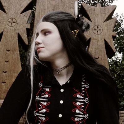 astupidruid's profile picture. Another 🇪🇦 Cosplayer | Obsessed with Critical Role and Resident Evil 🙊 | In love with Spider-Gwen in all of universes 🕸️