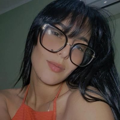 Hola x aquí🙃, que te puedo decir, obsesionada con el gym, insoportable y un poco loca, si t gusta lo q ves da ❤ y en seguir no seas flojo.🥷🏻🔱