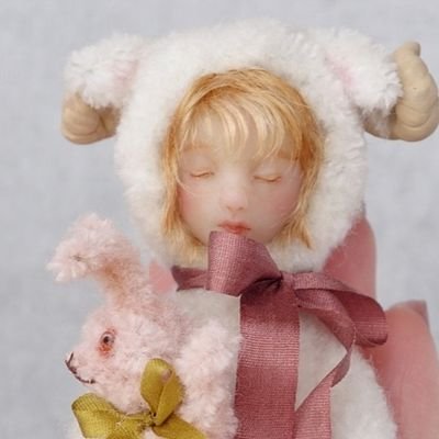 PHVIvzzeN0Mga00's profile picture. 作りたいもの沢山
モールベア、ドール系など
気ままに製作しています。