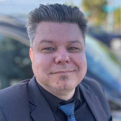People over profits. Chauffeur and small business owner. Living a privileged life and aware of it. aka: https://t.co/Z9sC6CHV7T