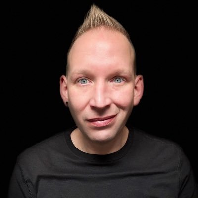 FC Bayern Fan und Mitglied, Demokrat und Apple Jünger Instagram: _andy.sele_