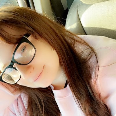 “I’m not great at the advice. can I interest you in a sarcastic comment?” 💛🕊️ 24. Book worm. gamer 😌