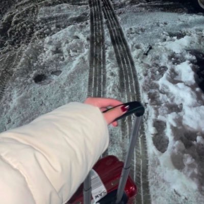 uio_ll's profile picture. تناقض شعُور