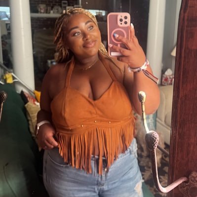 TiaraHarding3's profile picture. New Twitter, old one got hacked. follow me on IG: tiaraharding_ 🤠 Trending Celebrity